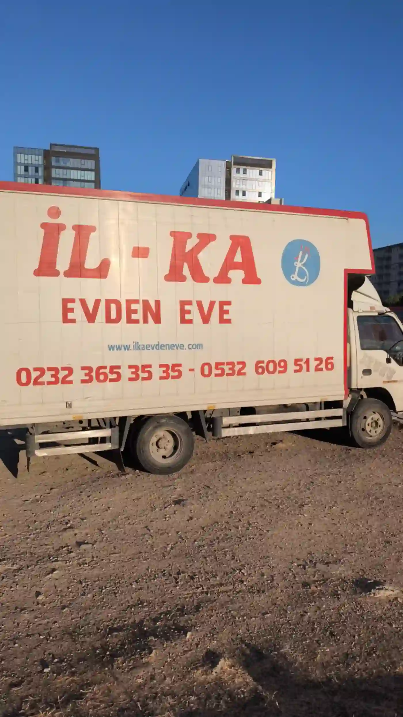 İlka Nakliyat firma aracı ve iletişim tabelası